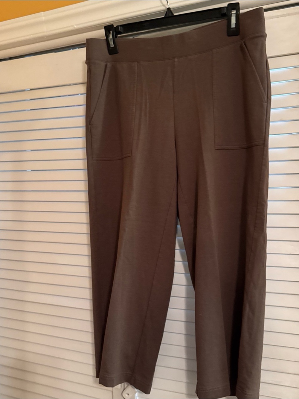 Stretch Pull-On Wide Leg Pants in Brown